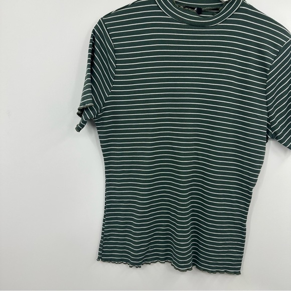 Boohoo Plus Green Mock Neck Striped Short Sleeve Shirt Size 14 - Picture 3 of 5